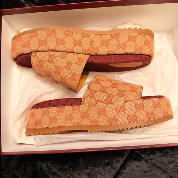 Gucci Platform Slides - Picture 1 of 6
